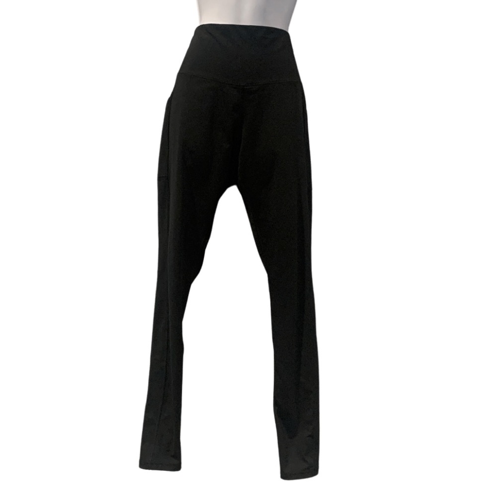 Black Champion workout leggings with pockets.
